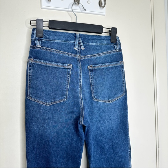 Good American Good Curve Straight Leg Jeans in Indigo593 - Picture 7 of 9